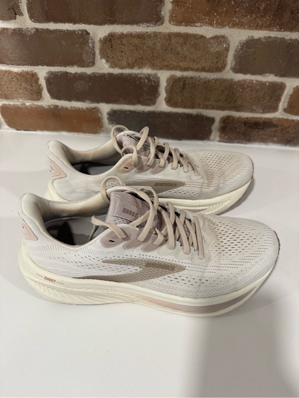 Brooks Womens Sneakers View 2